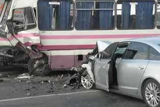 ДТП в России : Toyota столкнулась со школьным автобусом - пострадали дети (ФОТО)