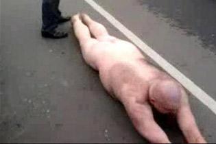 v-moskve-pyanyiy-i-golyiy-voditel-razbil-17-mashin